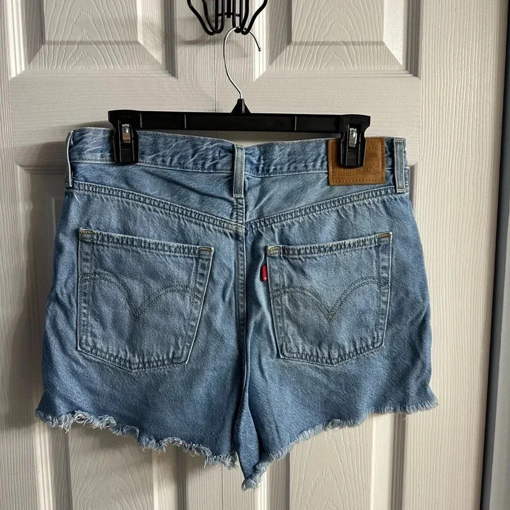 Levi’s Ribcage Shorts - Picture 2 of 3